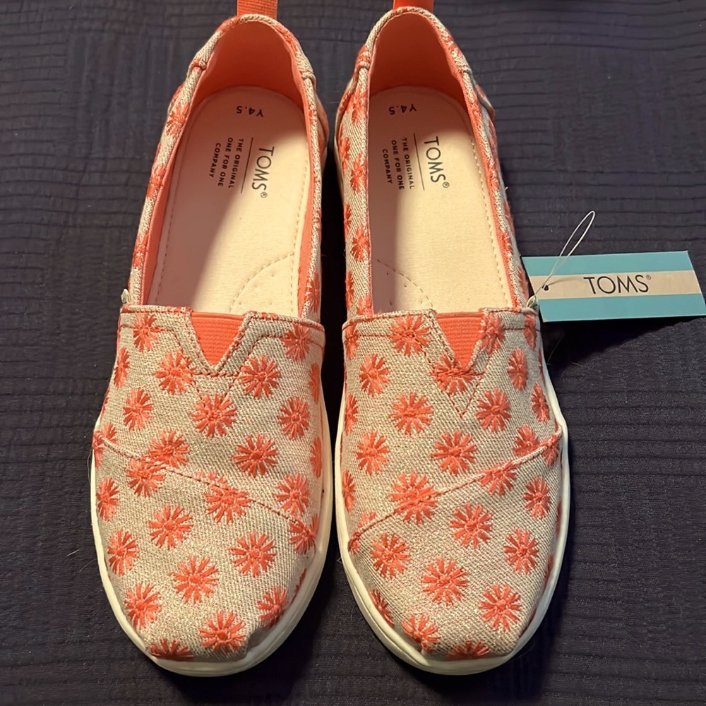 Toms 4.5 youth (6.5 Womens) Alpargata Coral